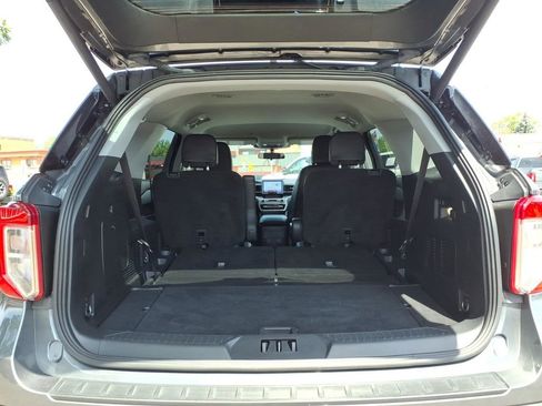 Used 2024 Ford Explorer XLT w/ Equipment Group 202A AWD/4WD image 10