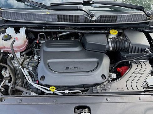 Used 2023 Chrysler Pacifica Touring-L FWD image 30