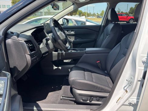 Used 2026 Nissan Rogue SL FWD image 25