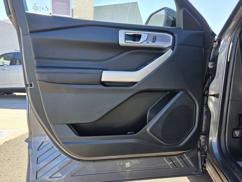 Used 2023 Ford Explorer Limited image 11