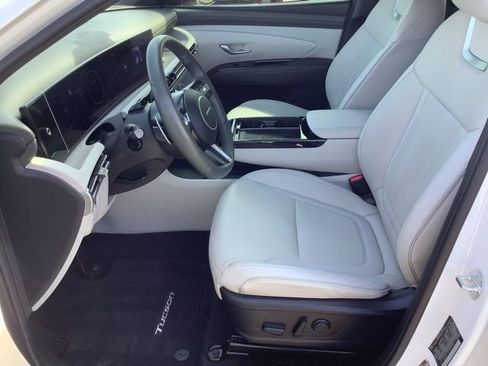 Certified 2025 Hyundai Tucson Limited AWD/4WD image 9