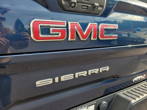 Used 2021 GMC Sierra 2500 AT4 w/ AT4 Premium Plus Package image 9