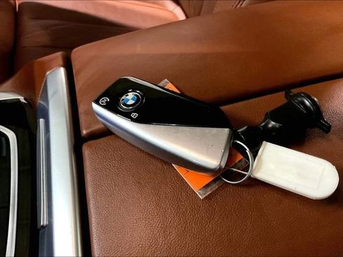 Used 2023 BMW X7 xDrive40i w/ Executive Package image 11