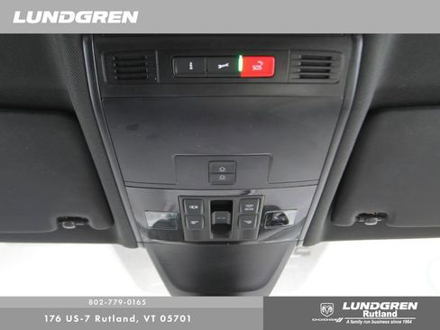 Used 2022 Volkswagen Tiguan SE R-Line image 33