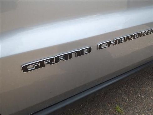Used 2018 Jeep Grand Cherokee Limited AWD/4WD image 7