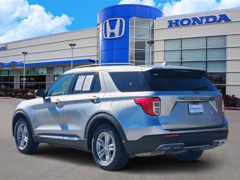 Used 2020 Ford Explorer XLT w/ Equipment Group 202A image 4