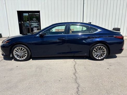 Used 2019 Lexus ES 350 Luxury w/ Accessory Package 2 FWD image 2