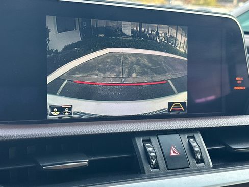 Used 2021 Lexus ES 300h 300h image 16