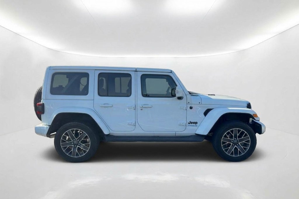 Used 2022 Jeep Wrangler Unlimited Sahara AWD/4WD image 4