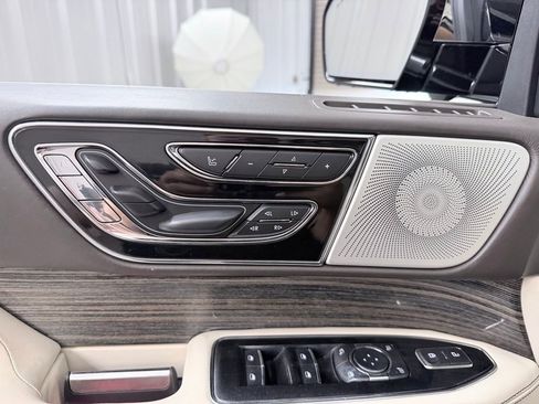 Used 2020 Lincoln Navigator Black Label w/ Cargo Convenience Package AWD/4WD image 18