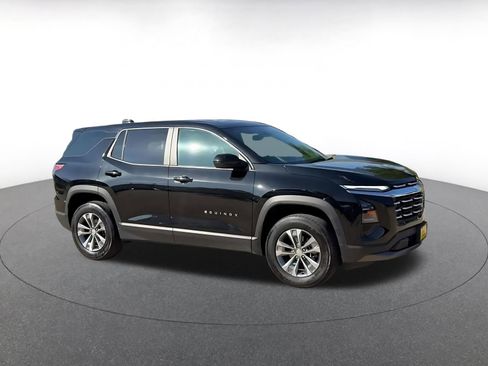 Used 2025 Chevrolet Equinox LT FWD image 2