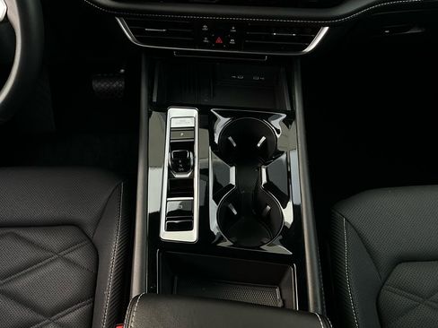 Used 2025 Volkswagen Atlas Cross Sport SE image 14