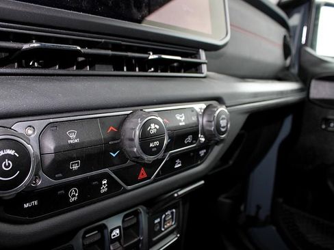 Used 2024 Jeep Wrangler Unlimited Rubicon w/ XTREMEE 35" Tire Package image 28