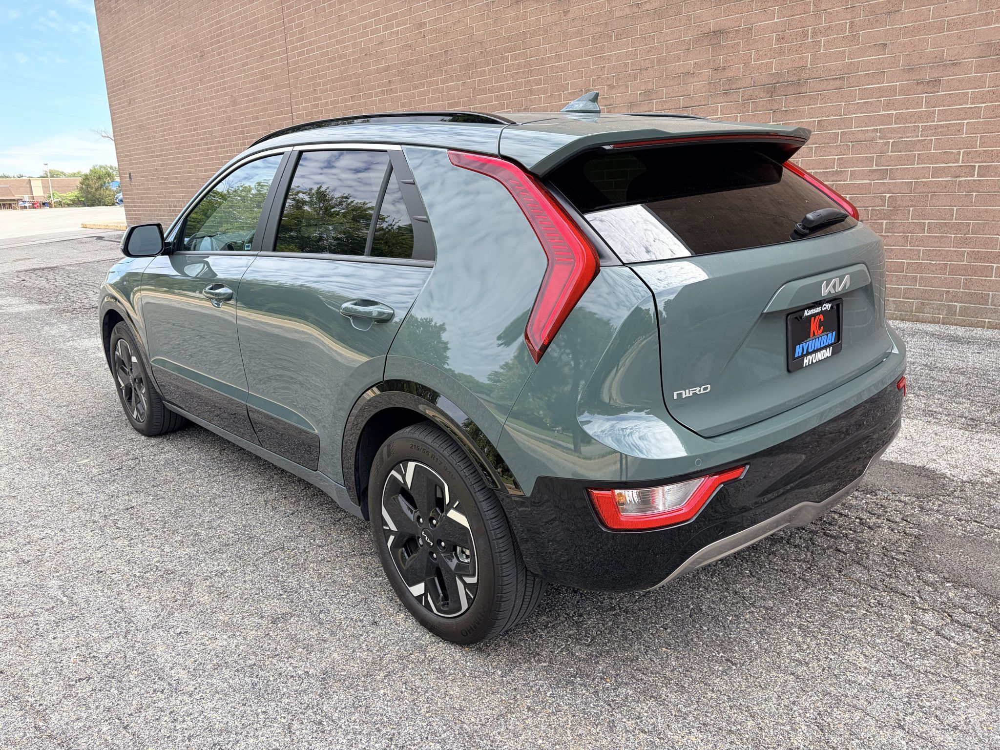 Used 2024 Kia Niro Wind w/ Wind Preserve Package FWD image 3