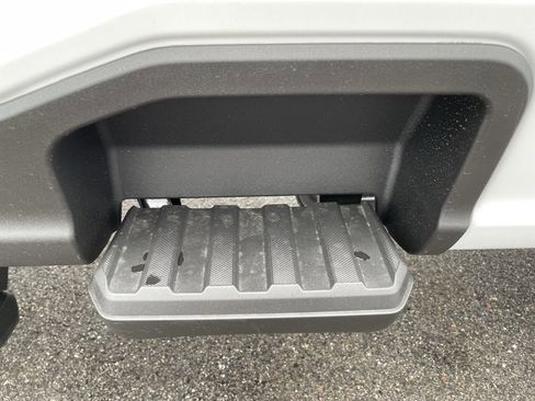 New 2026 Ford F250 XL w/ XL Chrome Package image 17