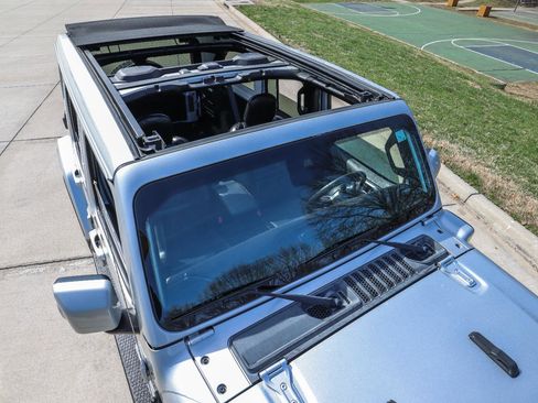 Used 2022 Jeep Wrangler Unlimited Sahara AWD/4WD image 2