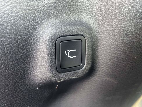 Certified 2025 Jeep Compass Latitude w/ Sun & Sound Group AWD/4WD image 8