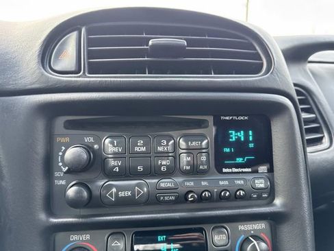 Used 2004 Chevrolet Corvette Coupe w/ Preferred Equipment Group image 17