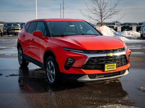 Used 2025 Chevrolet Blazer LT image 3