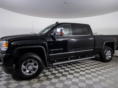 Used 2017 GMC Sierra 3500 Denali image 6