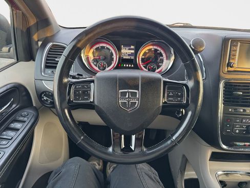 Used 2019 Dodge Grand Caravan SXT w/ Driver Convenience Group FWD image 11