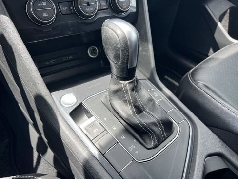 Used 2021 Volkswagen Tiguan SE FWD image 16