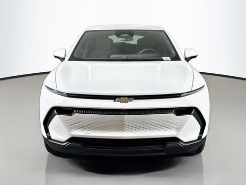 Used 2025 Chevrolet Equinox EV LT w/ Comfort Package FWD image 2