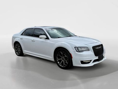 Used 2018 Chrysler 300 S w/ 300S Premium Group image 7