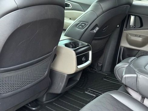 Used 2025 Kia Carnival EX FWD image 29