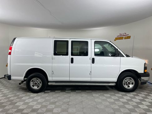 Used 2022 GMC Savana 2500 w/ Driver Convenience Package image 7