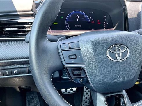 Used 2025 Toyota Camry SE w/ Convenience Package FWD image 11
