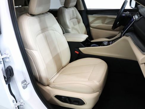 Used 2022 Jeep Grand Cherokee L Limited w/ Luxury Tech Group II image 14