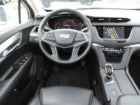 Used 2019 Cadillac XT5 Luxury image 16