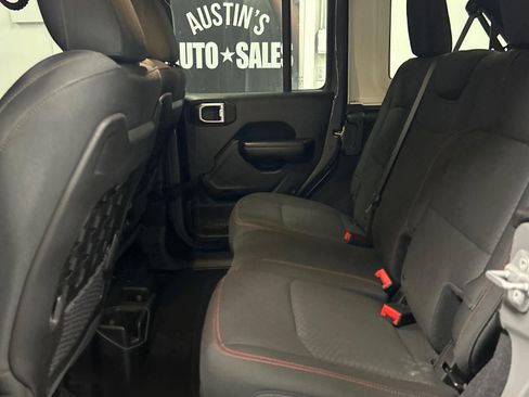 Used 2019 Jeep Wrangler Unlimited Rubicon AWD/4WD image 9