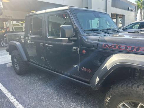 Used 2024 Jeep Gladiator Mojave w/ Technology Group AWD/4WD image 5