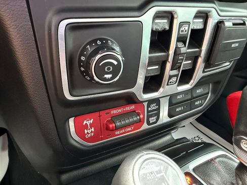 Used 2021 Jeep Gladiator Rubicon AWD/4WD image 22