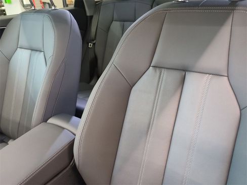 Used 2025 Audi Q5 Premium w/ Convenience Package image 16