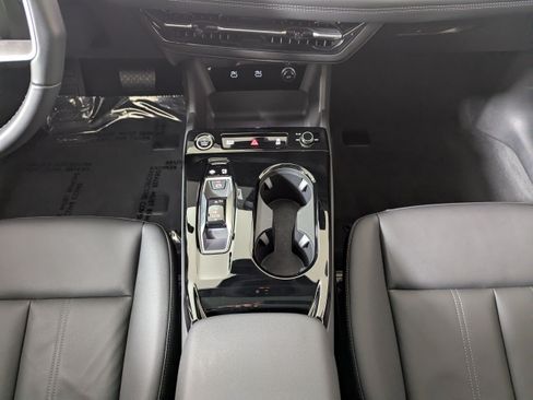 Certified 2025 Audi A6 e-tron Premium w/ Ultra Package AWD/4WD image 21