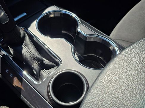 Used 2017 Ford Explorer XLT image 37