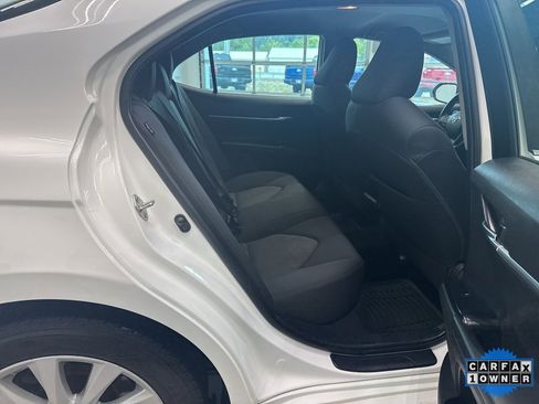 Used 2018 Toyota Camry LE image 20