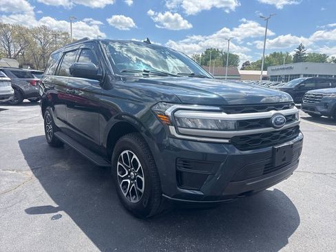 Used 2023 Ford Expedition XLT AWD/4WD image 4
