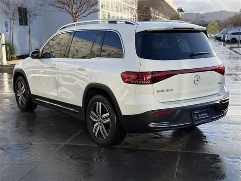 Used 2023 Mercedes-Benz EQB 300 4MATIC image 4