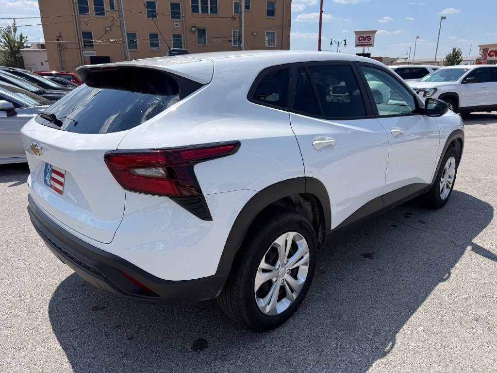 Used 2025 Chevrolet Trax LS FWD image 6