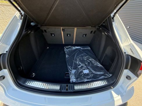 Certified 2026 Porsche Macan Turbo AWD/4WD image 17