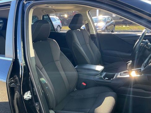 Used 2021 Subaru Outback Premium image 9