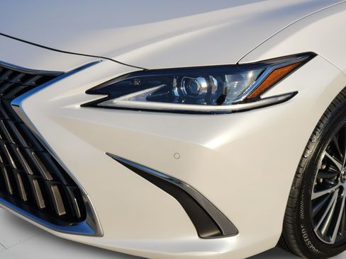 Certified 2025 Lexus ES 350 w/ Premium Package FWD image 40