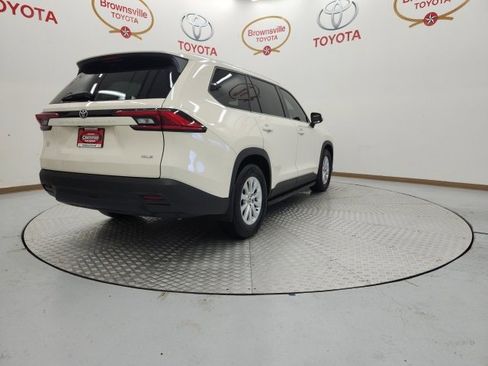Certified 2024 Toyota Grand Highlander XLE image 8