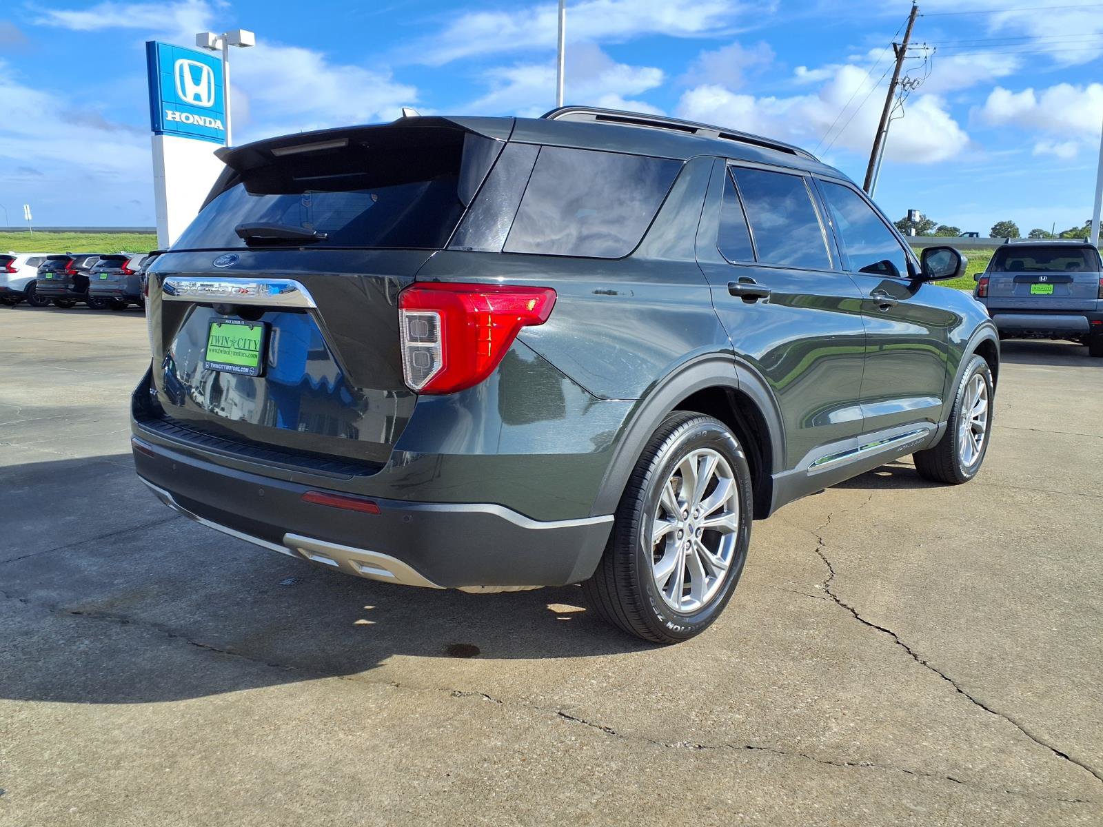 Used 2023 Ford Explorer XLT w/ Equipment Group 202A RWD image 2