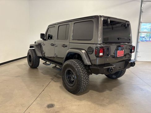 Used 2018 Jeep Wrangler Unlimited Sahara w/ Uconnect 4C Nav & Sound Group AWD/4WD image 8