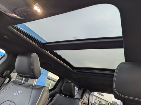 Used 2023 Chrysler Pacifica Limited w/ S Appearance Package image 31